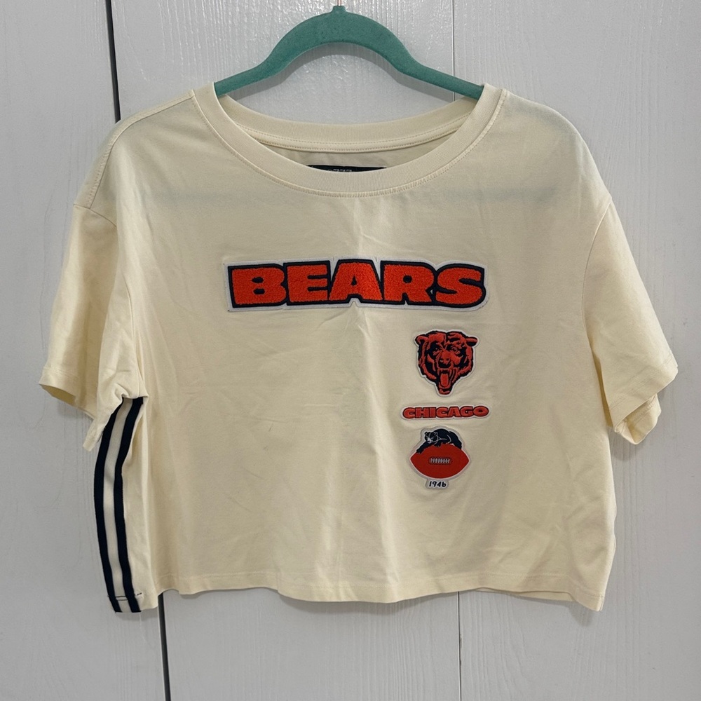 Chic Cream Bears Graphic Crop Top